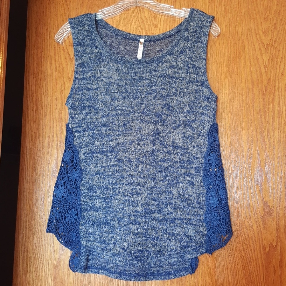 Poof! * Knit and lace inlay tank top, size M